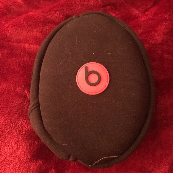 Beats Solo HD Wired Headphones - Picture 2 of 6